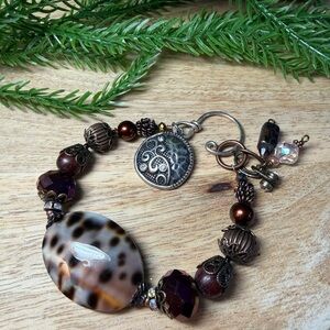 Elegant Beaded Tortoise Shell Bracelet with Silver Accents